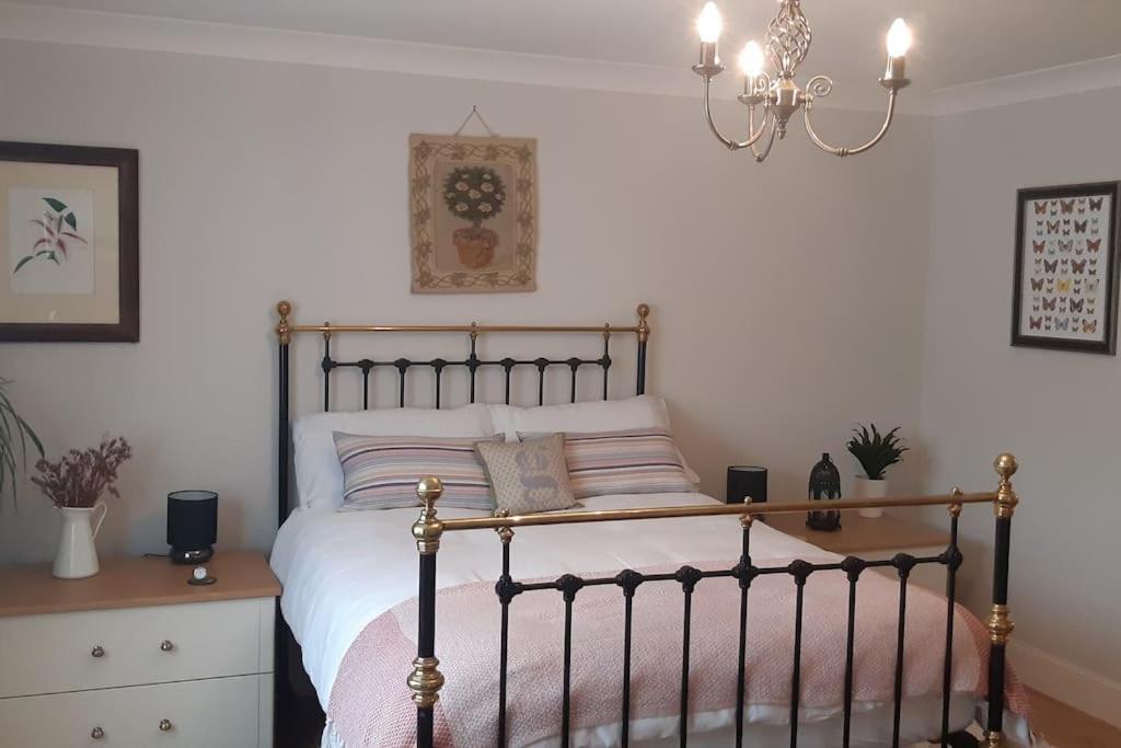 Вилла Pinewood Cotage - Country Walks And Relaxation Blairgowrie and Rattray Экстерьер фото
